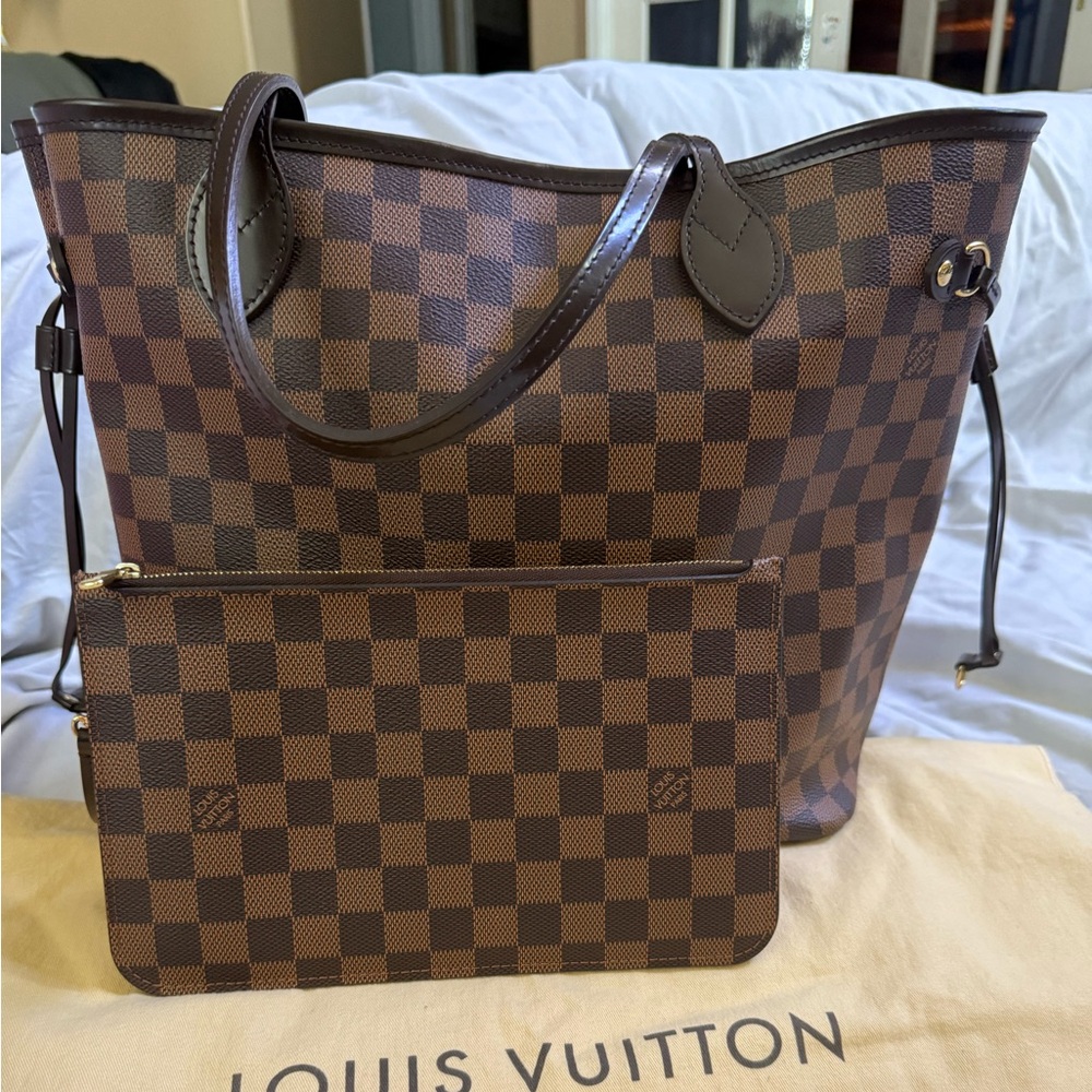Louis Vuitton Neverfull MM Tote with Pouch
